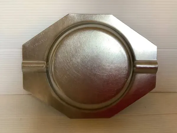 Illustration numéro 3 du produit Ancien cendrier