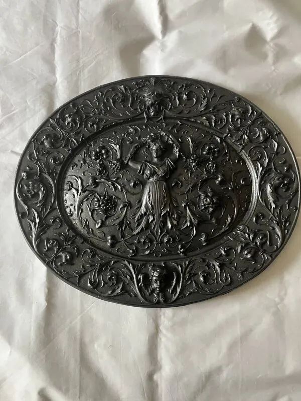 Illustration numéro 3 du produit Plaque décorative en fonte début 20°siècle.