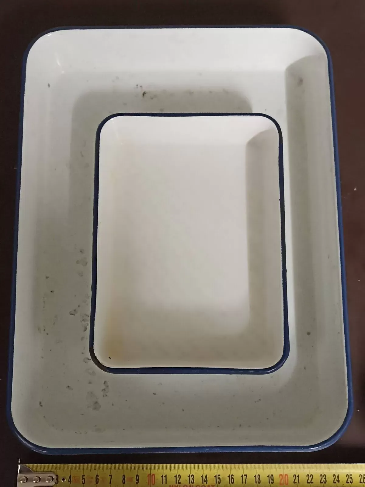 Illustration numéro 3 du produit Lot de deux plateaux émaillés de laboratoire/dentiste/médecin