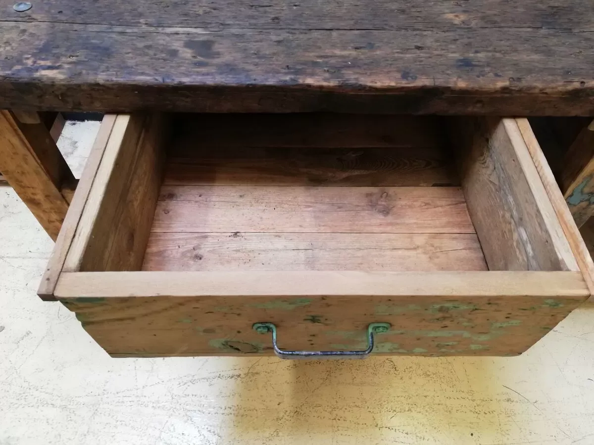 Illustration numéro 3 du produit Ancien établi vintage de menuisier en bois, déco industrielle