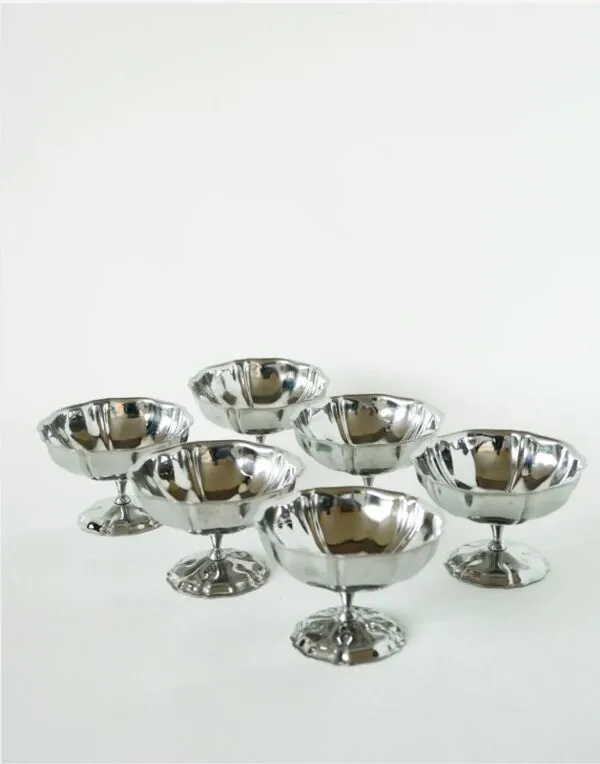 Illustration numéro 3 du produit Lot de 6 coupes à glace en inox mi-hautes, pieds fins travaillés, Design, 1