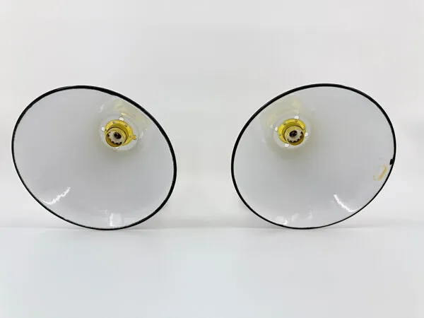 Illustration numéro 3 du produit Appliques en tôle émaillée