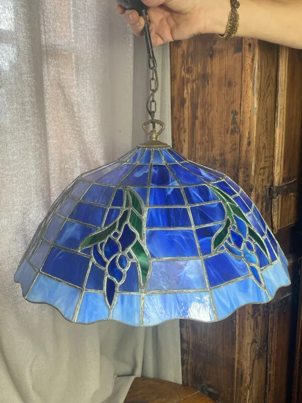 Illustration numéro 3 du produit Grande suspension  en verre vitrail style Tiffany