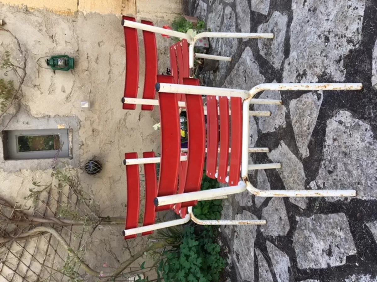 Illustration numéro 3 du produit Série de trous chaises de bistrot en tôle