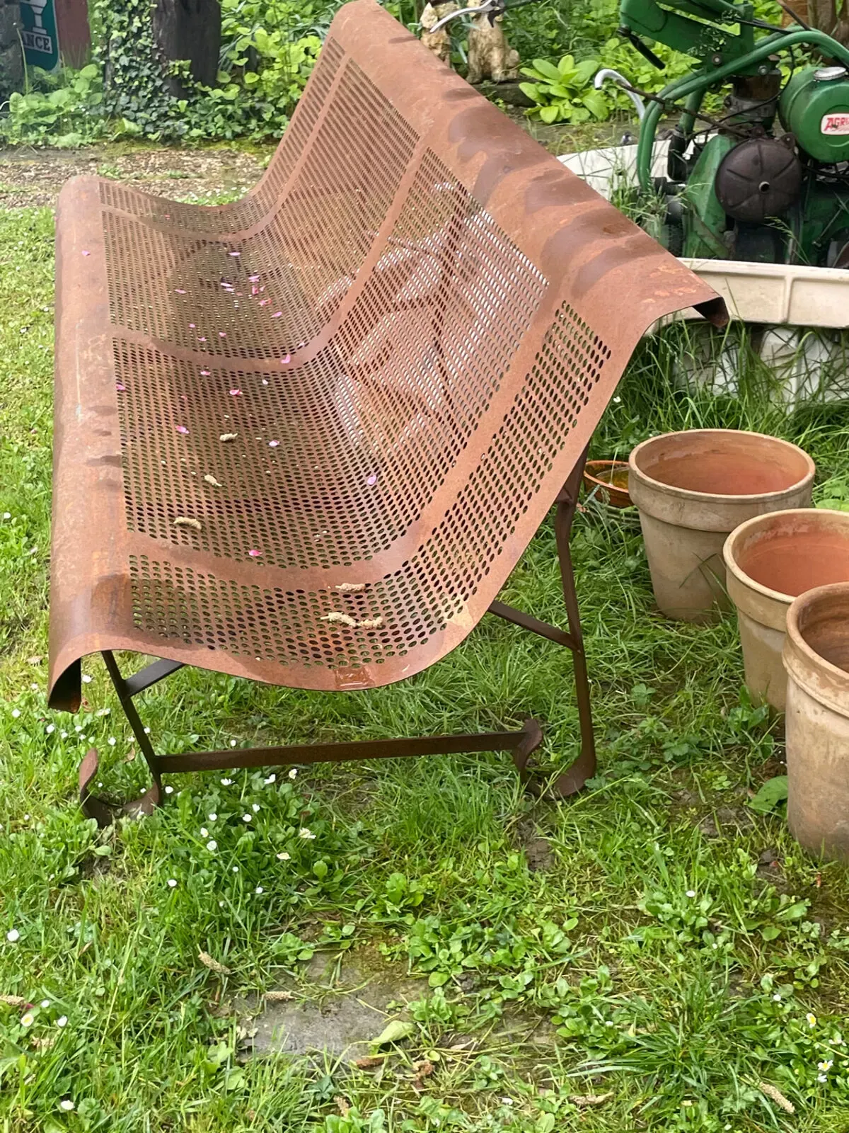 Illustration numéro 3 du produit Banc de jardin de style industriel français en métal forgé