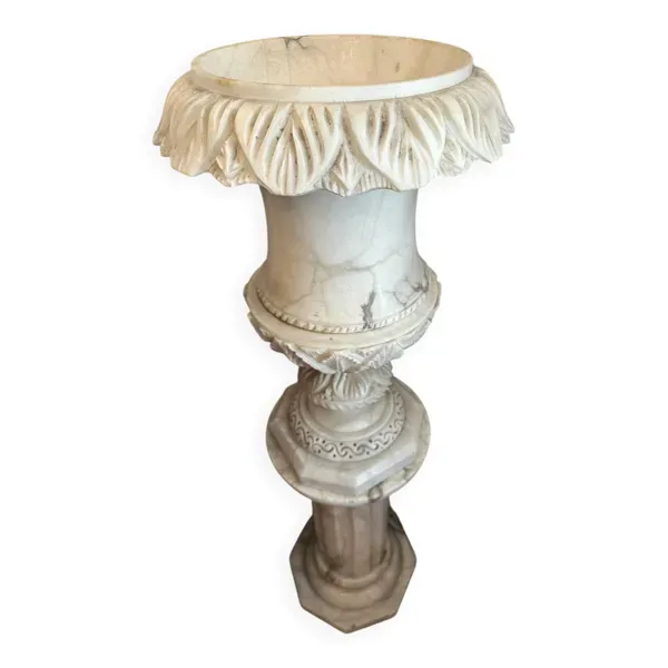 Illustration numéro 3 du produit Colonne avec vasque en marbre blanc sculpté