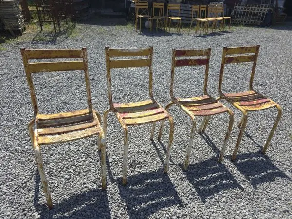 Illustration numéro 3 du produit Chaises de bistrot vintage en fer x 4