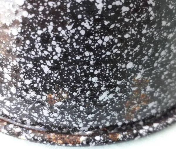 Illustration numéro 3 du produit Abat-jour en tôle émaillée