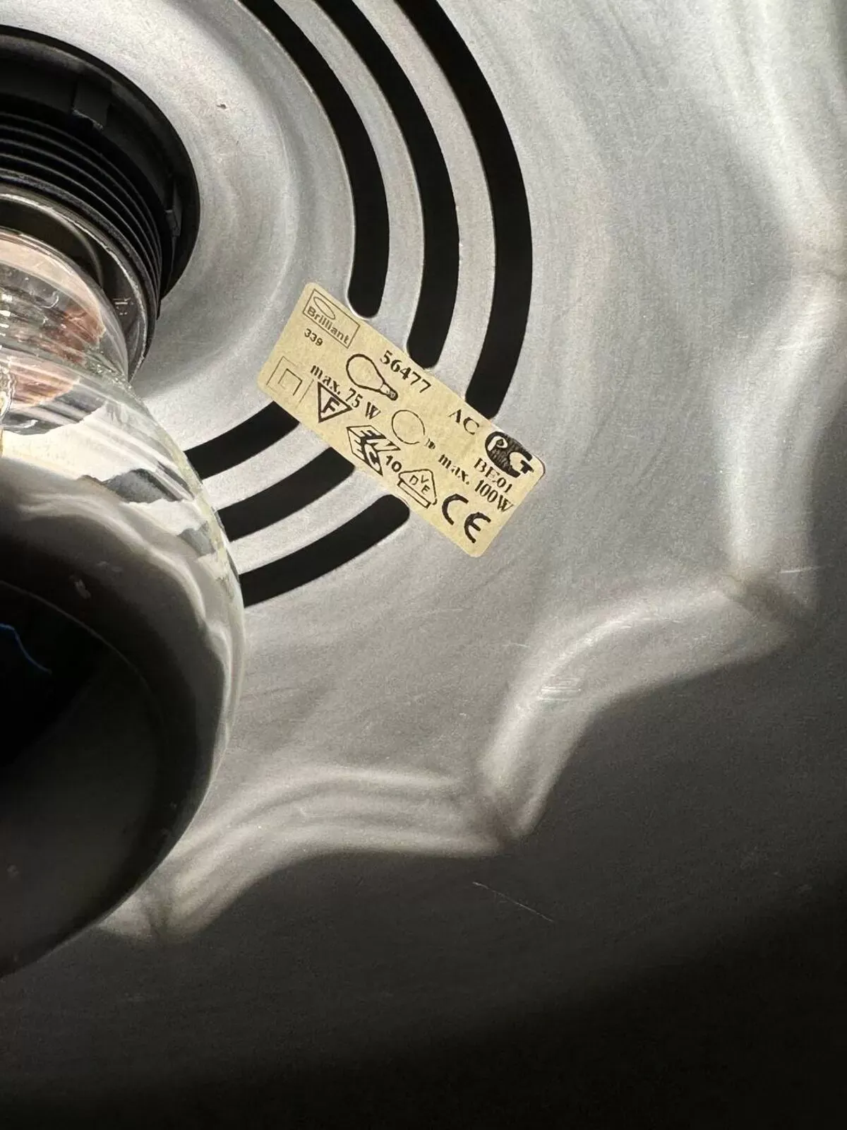 Illustration numéro 3 du produit Suspension style Memphis, années 80