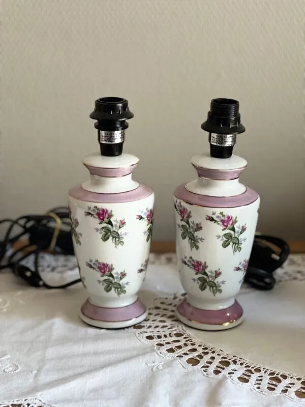 Illustration numéro 3 du produit 2 pieds de lampes vintage en porcelaine française