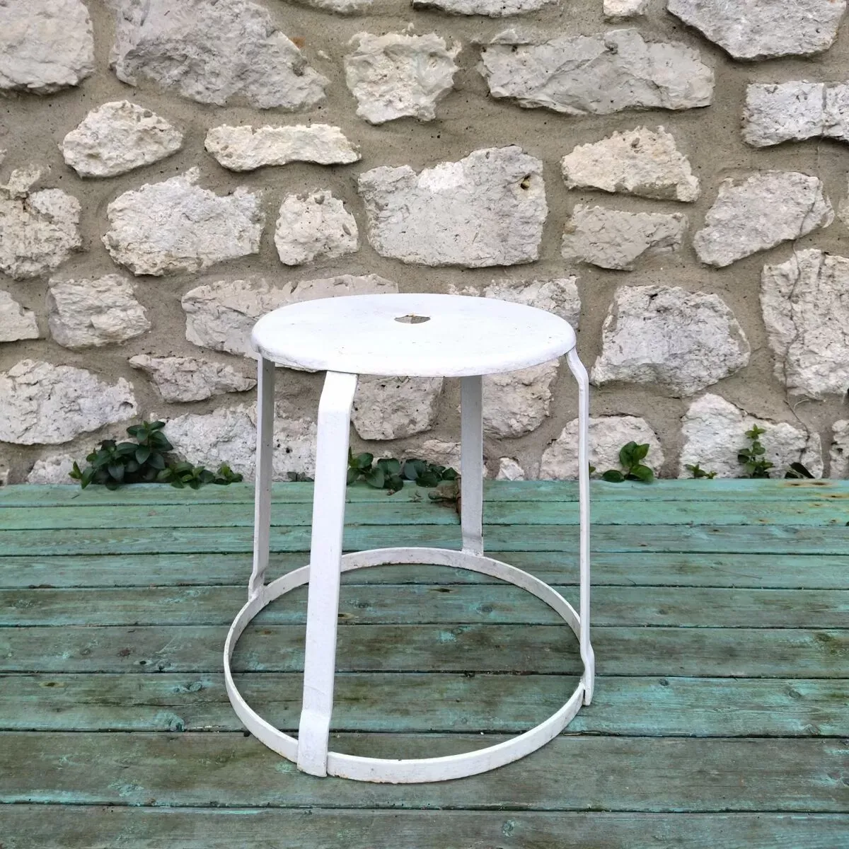 Illustration numéro 3 du produit Tabouret industriel en métal