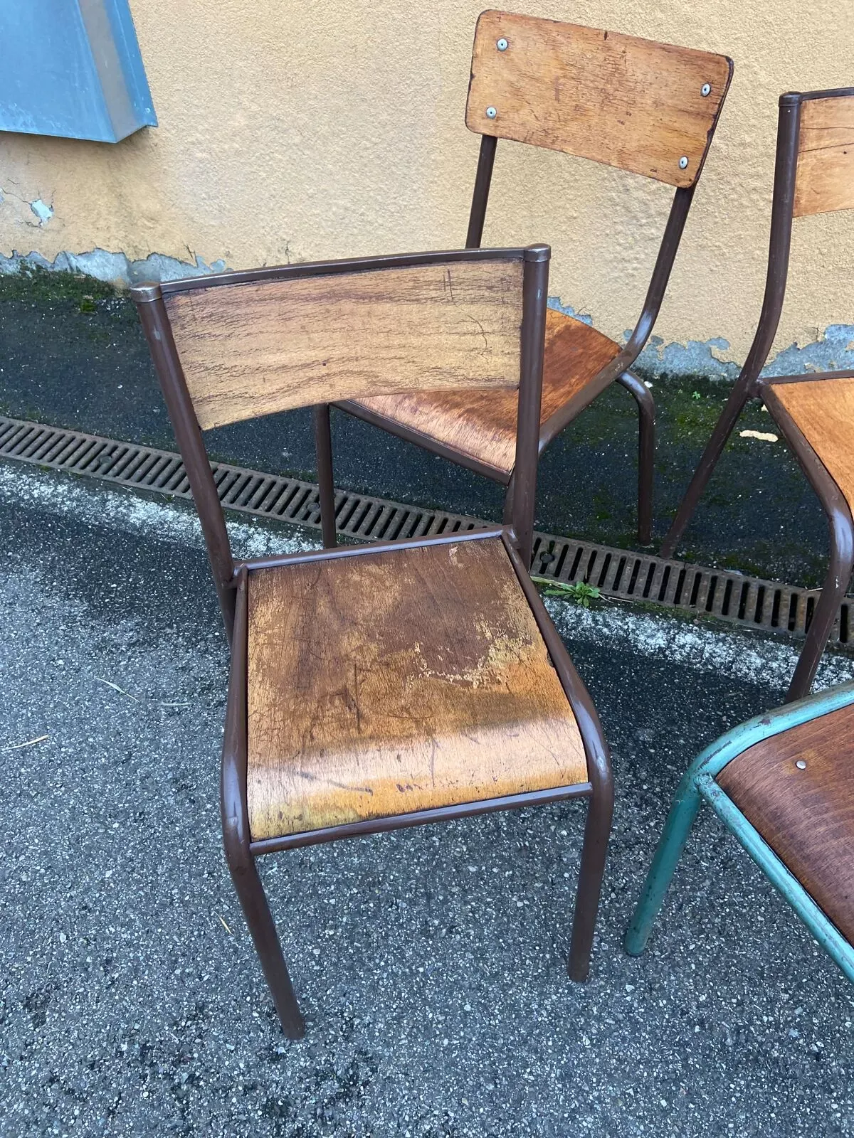 Illustration numéro 3 du produit Lot de 4 chaises industrielles école vintage collectivités mullca