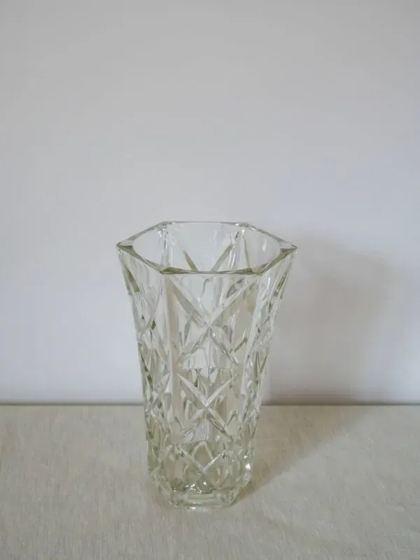 Illustration numéro 3 du produit Vase hexagonal motifs géométrique style art déco, 1950