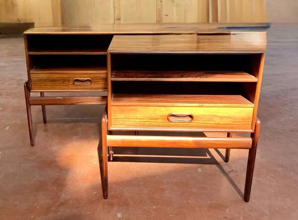 Illustration numéro 3 du produit Paire de chevet en teck Danois par Arne Vodder