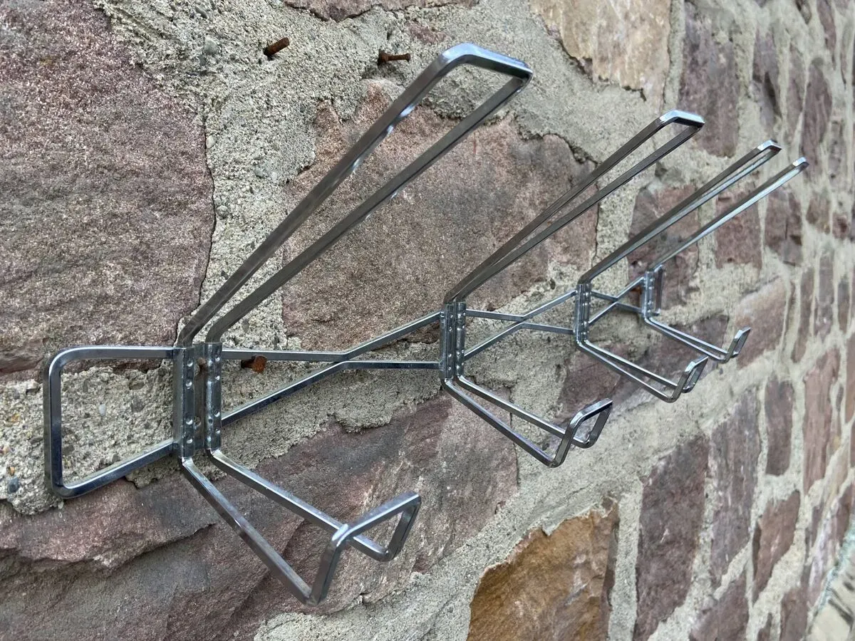 Illustration numéro 3 du produit Porte manteau mural métal iron vintage mid-century patères 1960s atelier
