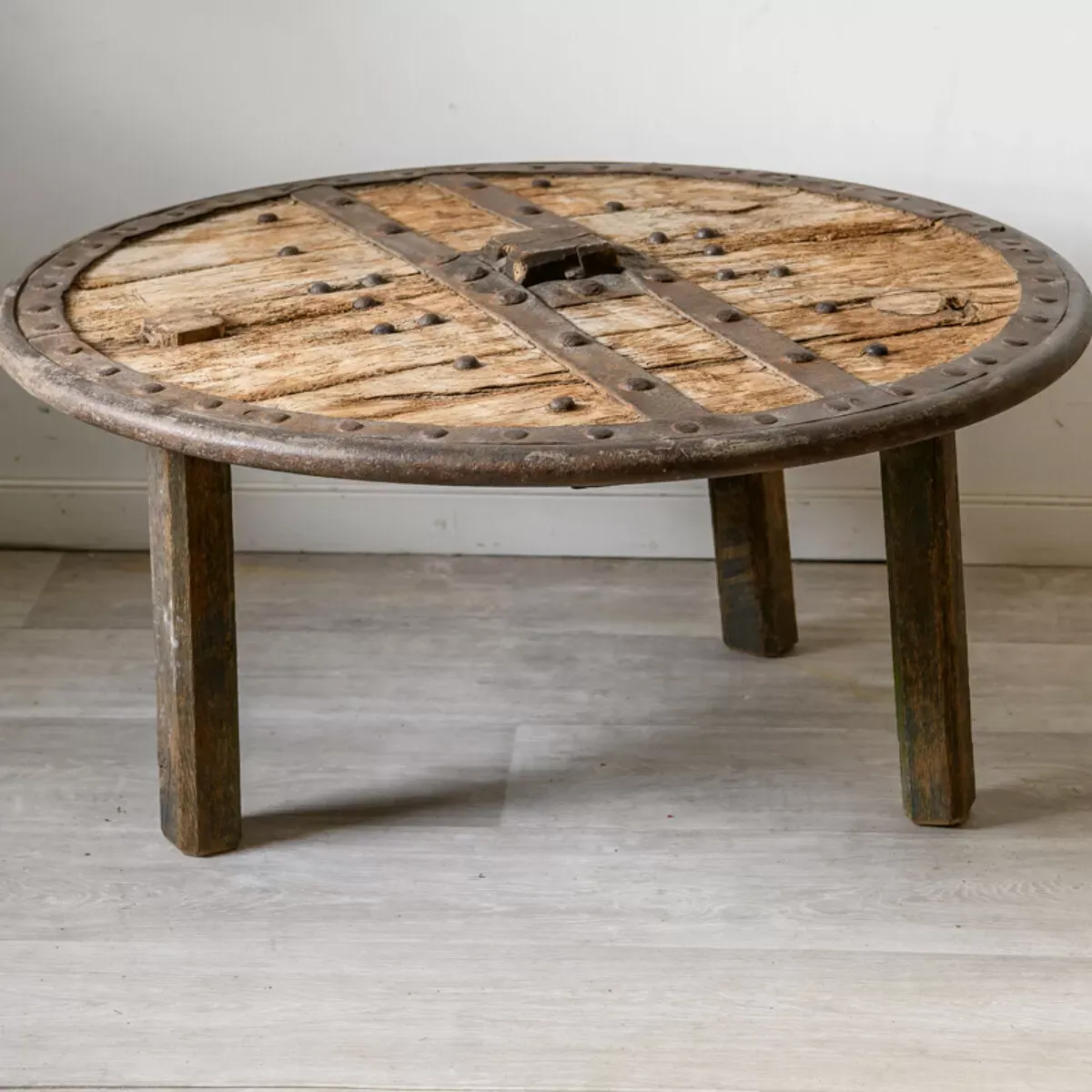 Illustration numéro 3 du produit Table basse rustique