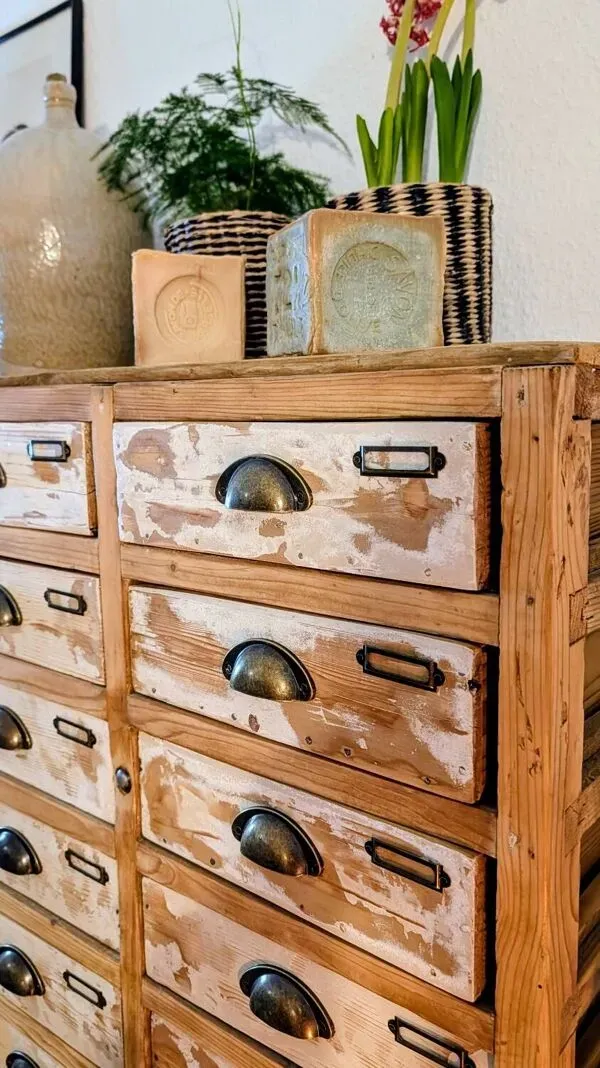 Illustration numéro 3 du produit Meuble de métier ''60 tiroirs