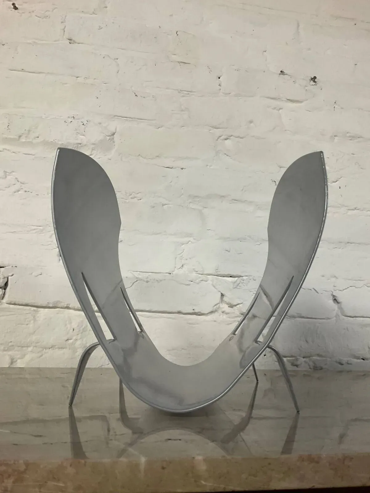 Illustration numéro 3 du produit Porte bûches design en tôle émaillée