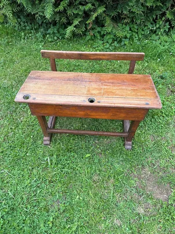 Illustration numéro 3 du produit Bureau ancien d’écolier