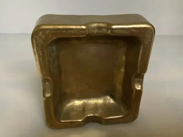 Illustration numéro 3 du produit Cendrier en bronze martelé