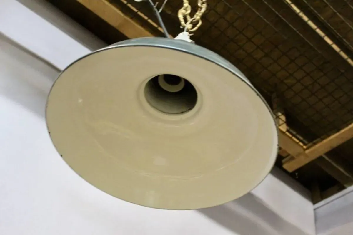 Illustration numéro 3 du produit Suspension d'atelier en tôle émaillée