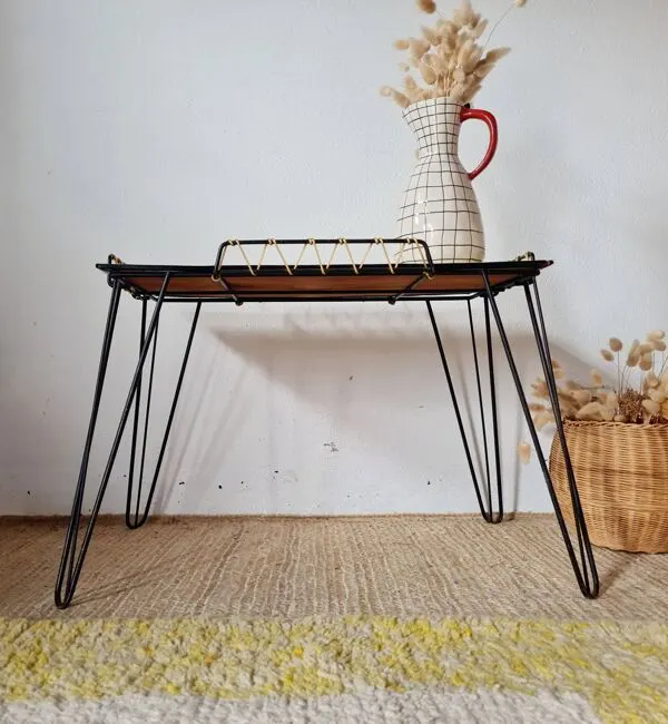 Illustration numéro 3 du produit Table basse d'appoint en métal noir et scoubidou, années 50