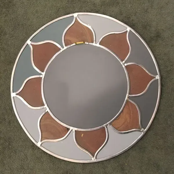 Illustration numéro 3 du produit Miroir soleil vitrail et inclusions céramique