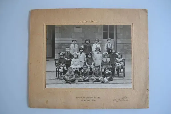 Illustration numéro 3 du produit Photo ancienne de classe école lycée de jeunes filles Moulin 1920
