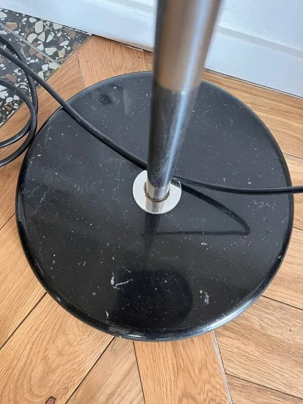 Illustration numéro 3 du produit Lampadaire « Mezzaluna » par Bruno Gecchelin