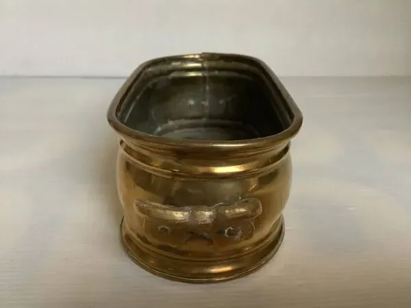 Illustration numéro 3 du produit Jardinière vide poche en laiton