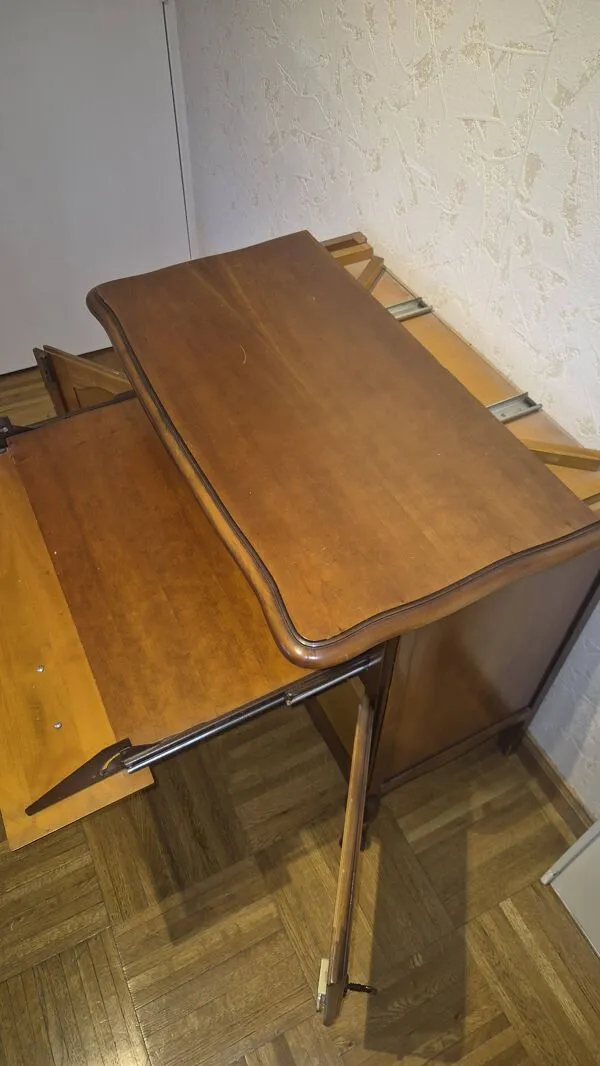 Illustration numéro 3 du produit Meuble TV style classique avec tablette coulissant