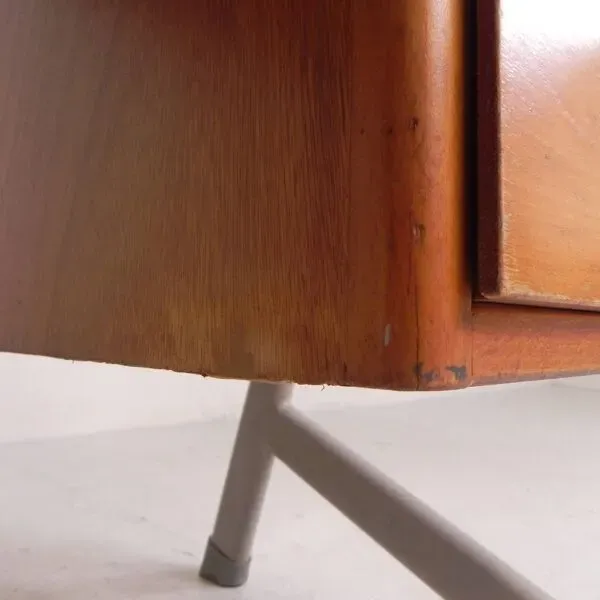 Illustration numéro 3 du produit Bureau industriel avec 2 caissons à tiroirs, années 1960