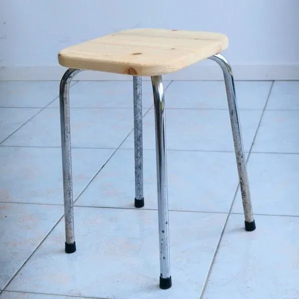 Illustration numéro 3 du produit Tabouret vintage en pin massif