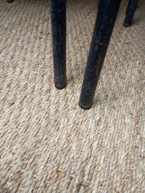 Illustration numéro 3 du produit 8 chaises de cantine formica jaune bleu rouge tubulure métal années 50-60