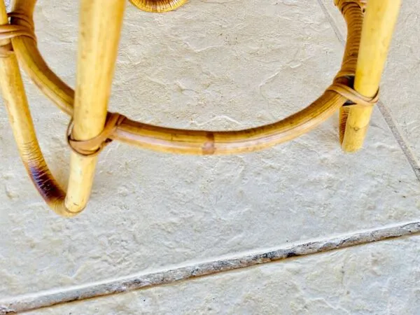 Illustration numéro 3 du produit Table d’appoint en rotin et bambou  vintage , circa 1969s