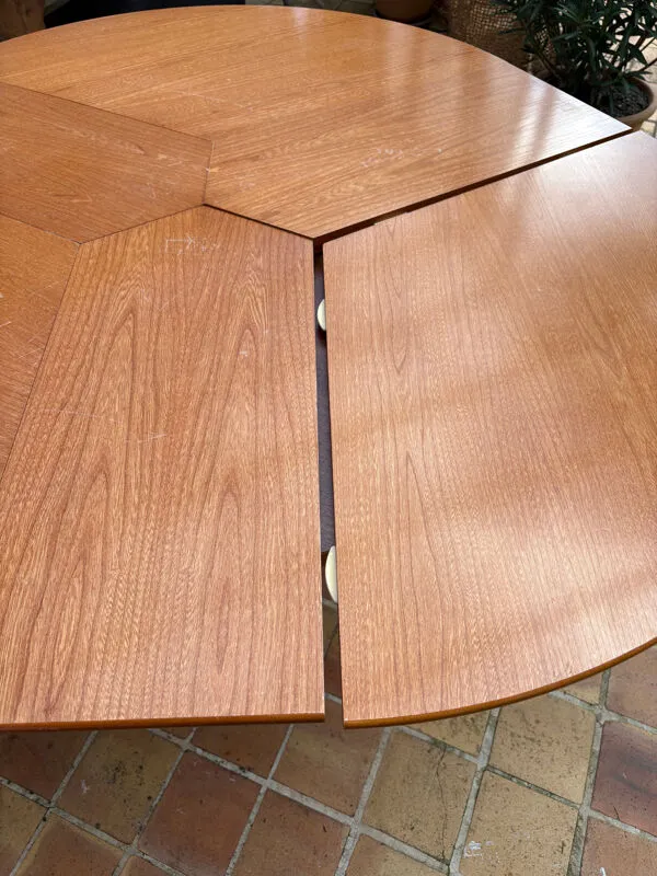 Illustration numéro 3 du produit Table Salle à manger Simat