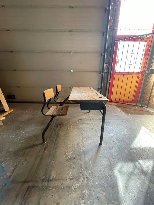 Illustration numéro 3 du produit Pupitres doubles pieds metalliques