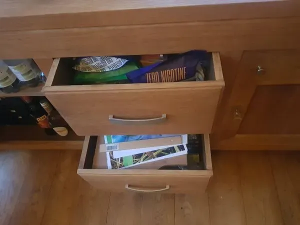 Illustration numéro 3 du produit Buffet bas chêne massif