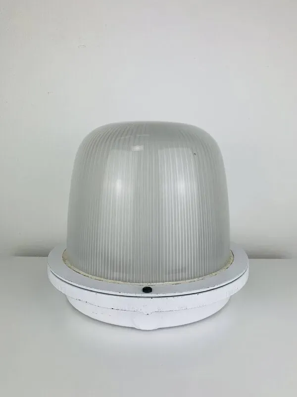 Illustration numéro 3 du produit Plafonnier industriel Holophane hublot, applique, années 60