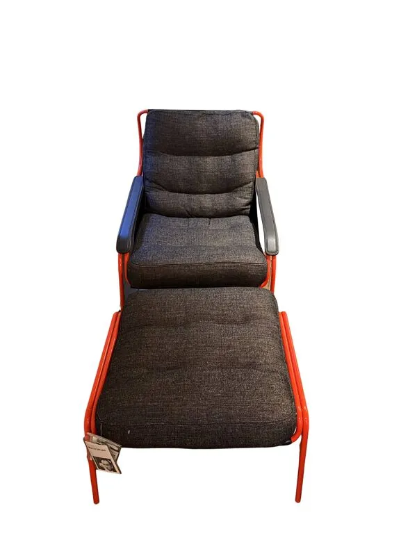 Illustration numéro 3 du produit Fauteuil et pouf Maggiolina –Design Marco Zanuso – Cuir & Structure orange