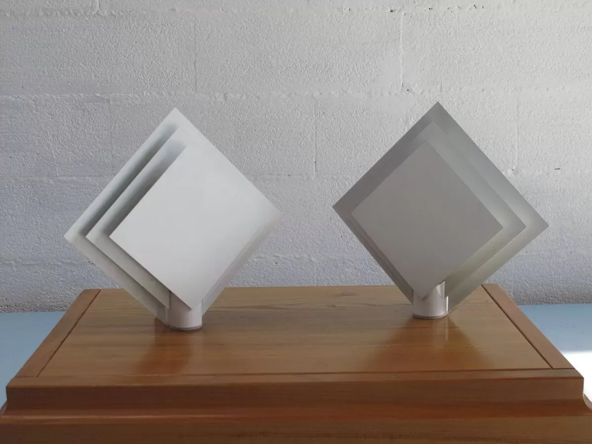 Illustration numéro 3 du produit Paire lampes de chevet ou appliques Lumiance en tôle laquée