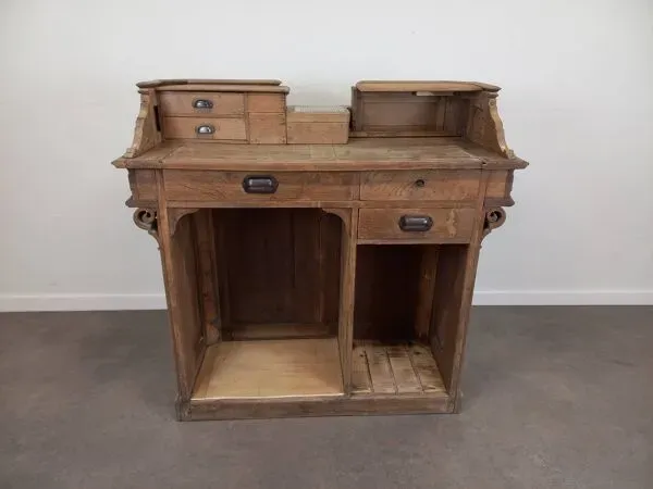 Illustration numéro 3 du produit Comptoir d'accueil de magasin