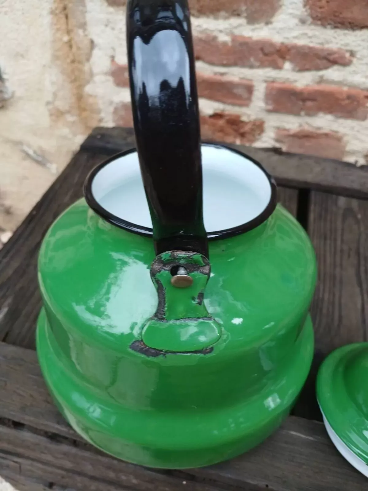 Illustration numéro 3 du produit Théière en tôle émaillée