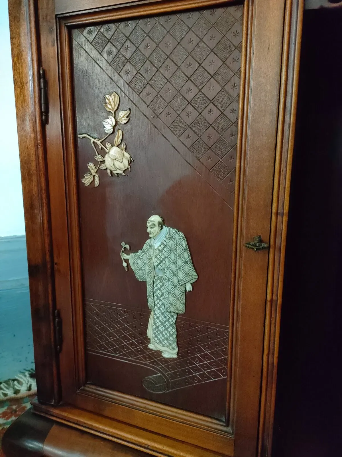 Illustration numéro 3 du produit Meuble de présentation estampillé - xixème