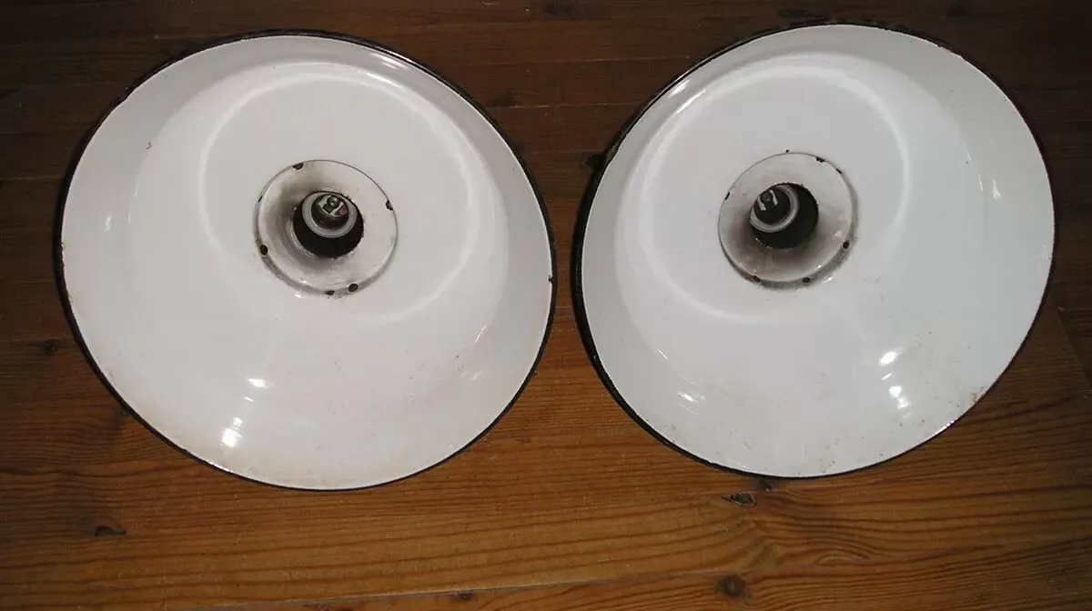 Illustration numéro 3 du produit Paire de suspensions en tole émaillée