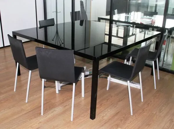 Illustration numéro 3 du produit Suite de 8 chaises 03 ,Vitra