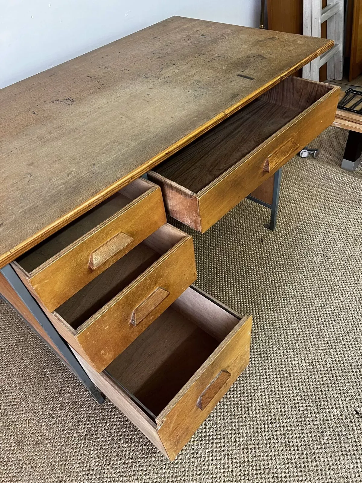 Illustration numéro 3 du produit Bureau industriel vintage