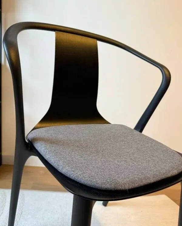 Illustration numéro 3 du produit Chaise belleville par Ronan et Erwan Bouroullec pour Vitra