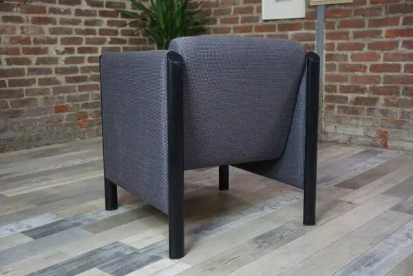 Illustration numéro 3 du produit Fauteuil Club des années 80 en tissu et métal