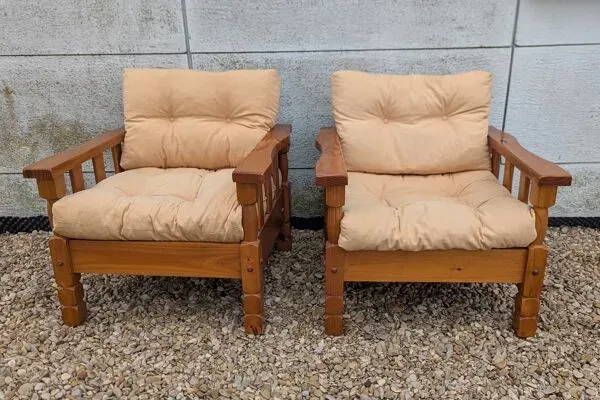 Illustration numéro 3 du produit Paire de fauteuil style montagne cosy design vintage pin chalet